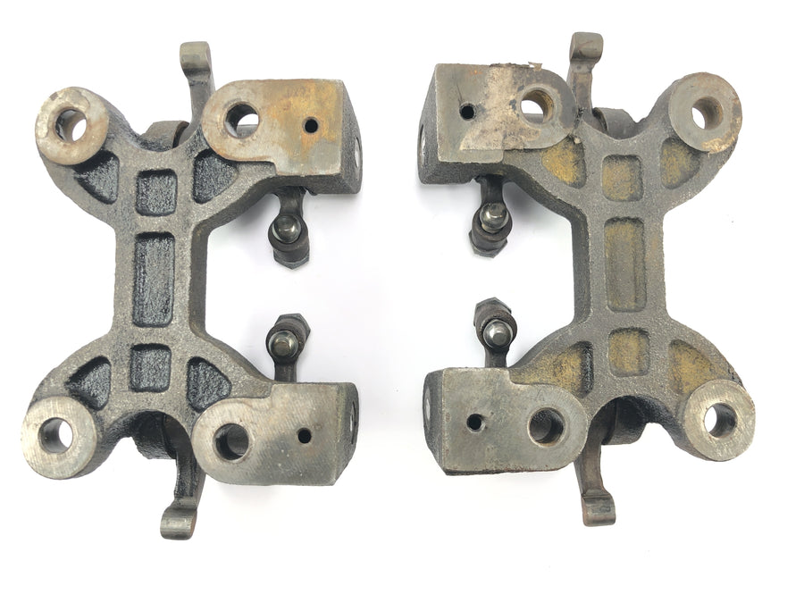 Moto Guzzi V7 Special [1971] - rocker arm bracket rocker arm shaft valve train carrier