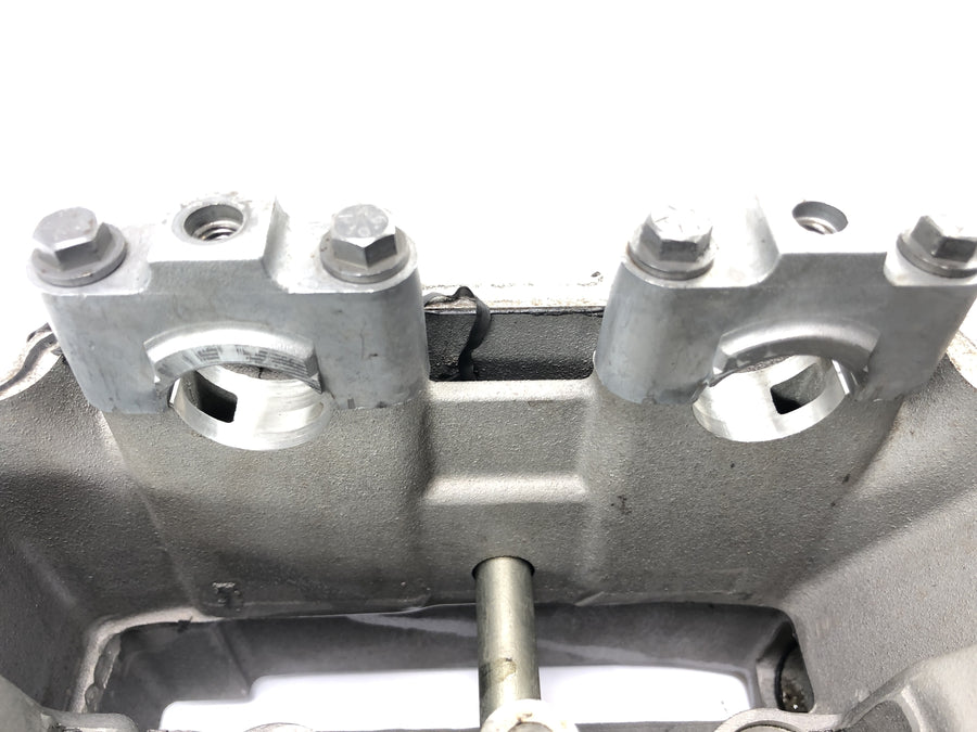 Triumph Daytona 955i T595N [2003] - cylinder head valve head motor block head