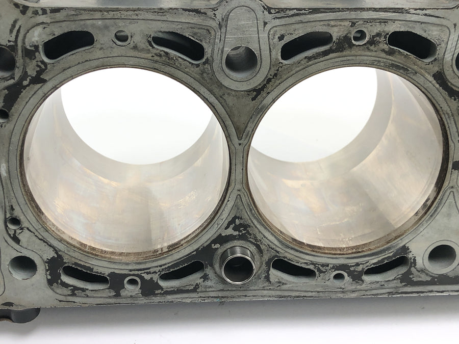 Kawasaki ZRX 1200 S ZRT20A [2001] - Cylinder with piston set cylinder block