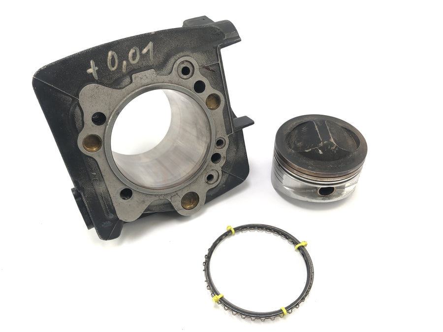 Ducati 900 SS [1991] - Cylinder with vertical piston