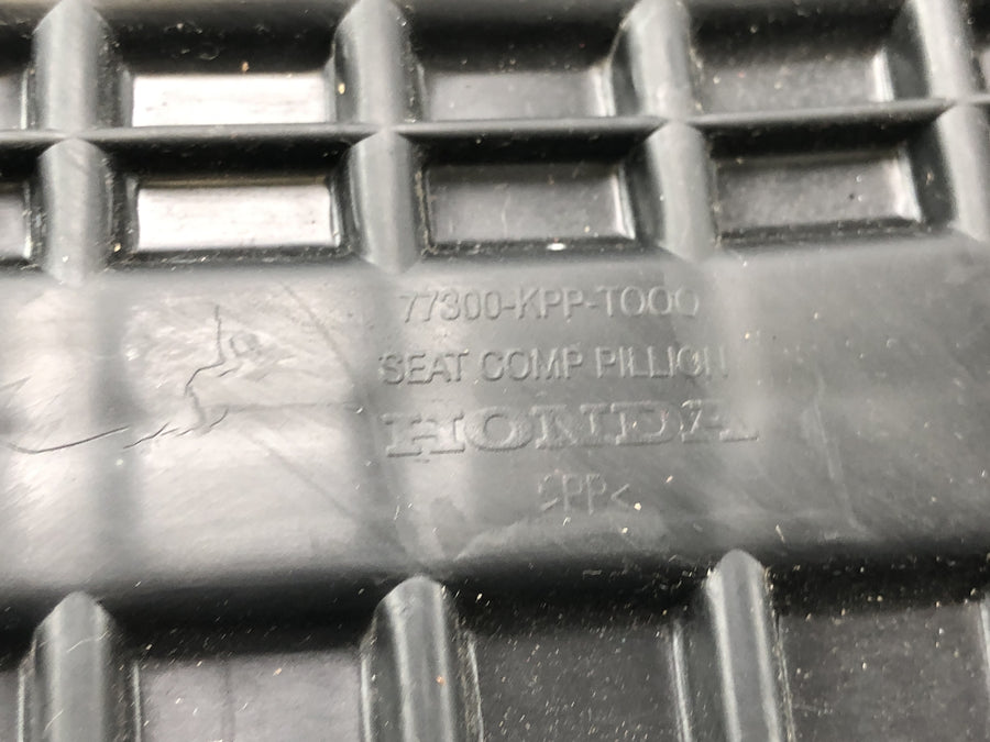 Honda CBR 125 R JC50 [2012] - Pillion seat, rear passenger seat cushion