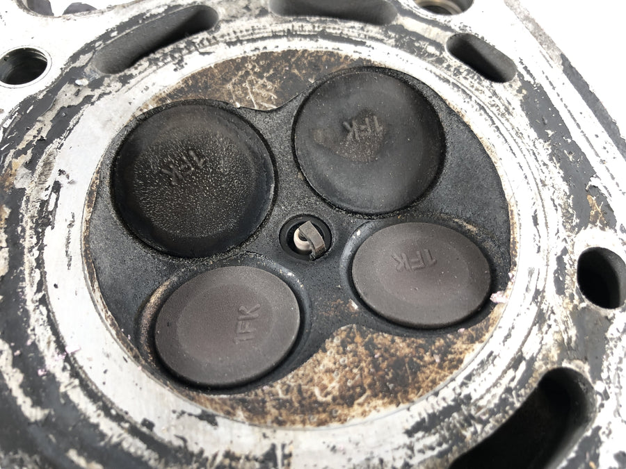 Yamaha V Max 1200 2we [1996] - Cylinder head in front