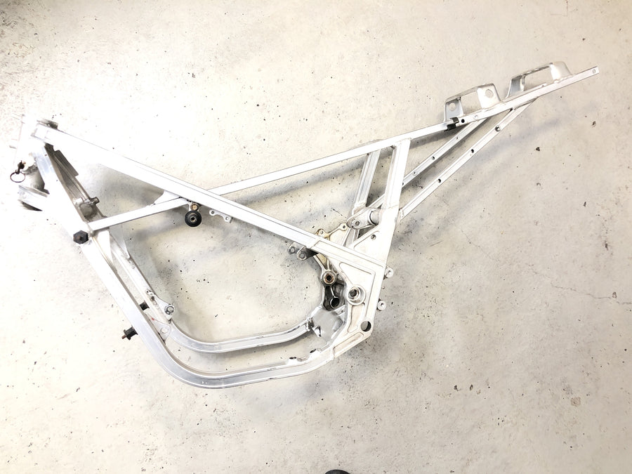 Suzuki RG 250 Gamma GJ21D [1987] - Frame main frame without papers