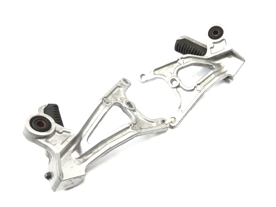 Suzuki GSX-R 1100 W GU75 C [1994] - Footrest system passenger right and left
