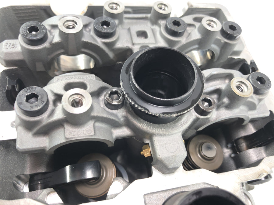 KTM 1050 Adventure [2017] - cylinder head at the front