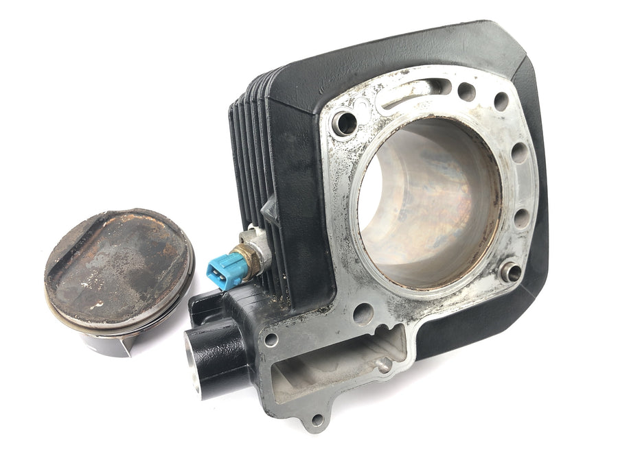 Moto Guzzi Stelvio 1200 8V [2016] - cylinder with piston on the right