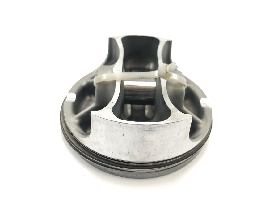 Ducati Multistrada 1200 S Touring [2009] - cylinder with piston at the front