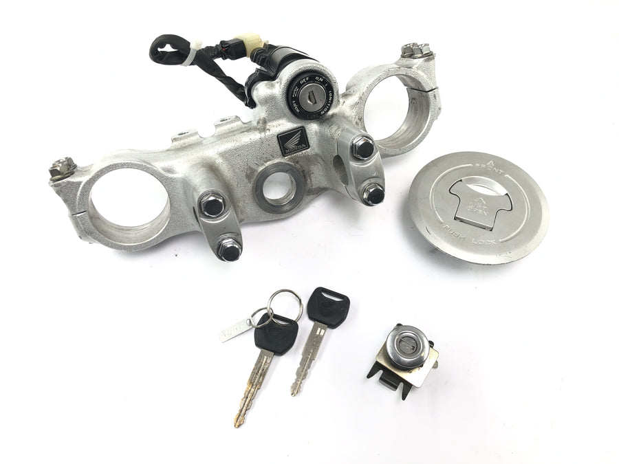 Honda FMX 650 RD12 [2006] - Lock set, ignition lock, tank cap, fork bridge at the top