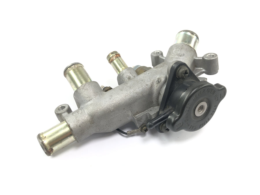 Yamaha V Max 1200 2LT [1998] - Coolant distributor, thermostat housing, water connection