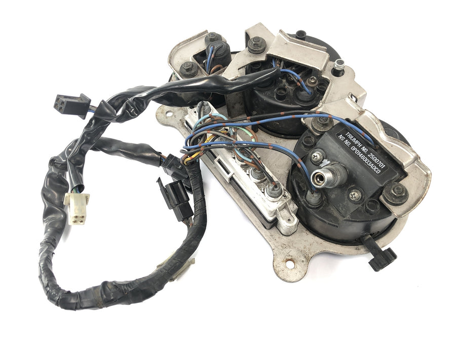 Triumph Daytona 900 T300 [1996] - Fittings Speedometer Tachometer Instruments Instrument cluster