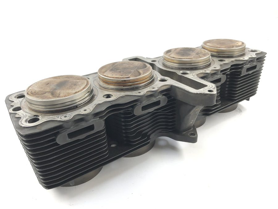 Suzuki GSX R 1100 GV73B [1990] - cylinder with pistons