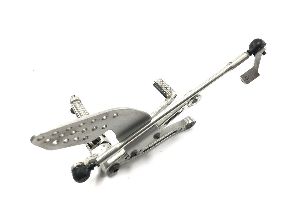 Yamaha YZF R1 RN04 [2001] - left footrest system with shift lever and shift linkage