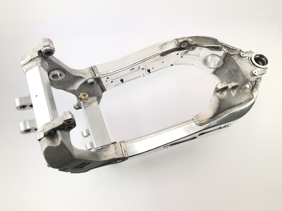 Aprilia RSV 1000 RP Mille [2001] - frame with papers
