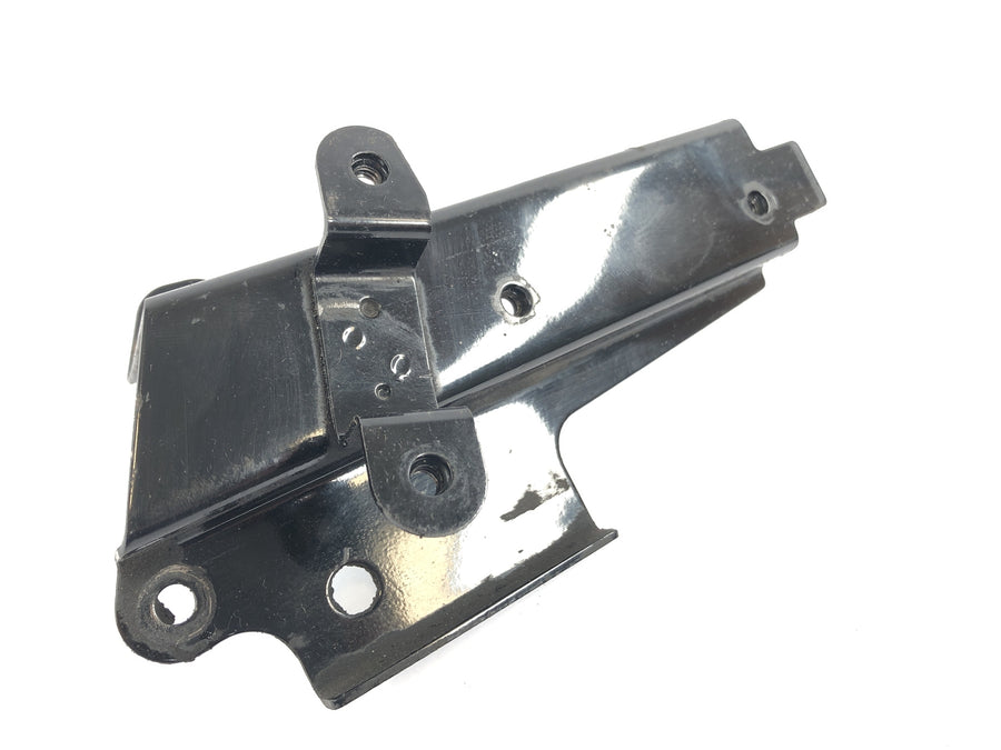 Kawasaki VN 1600 Mean Streak VNT60B [2005] - Bracket regulator