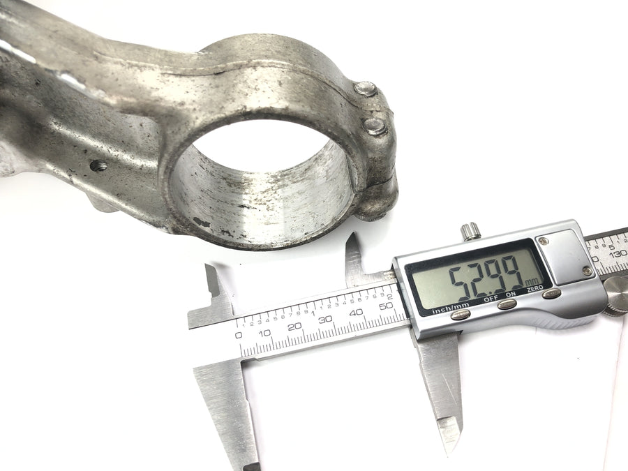Yamaha YZF R1 RN04 [2001] - Fork bridge below head tube