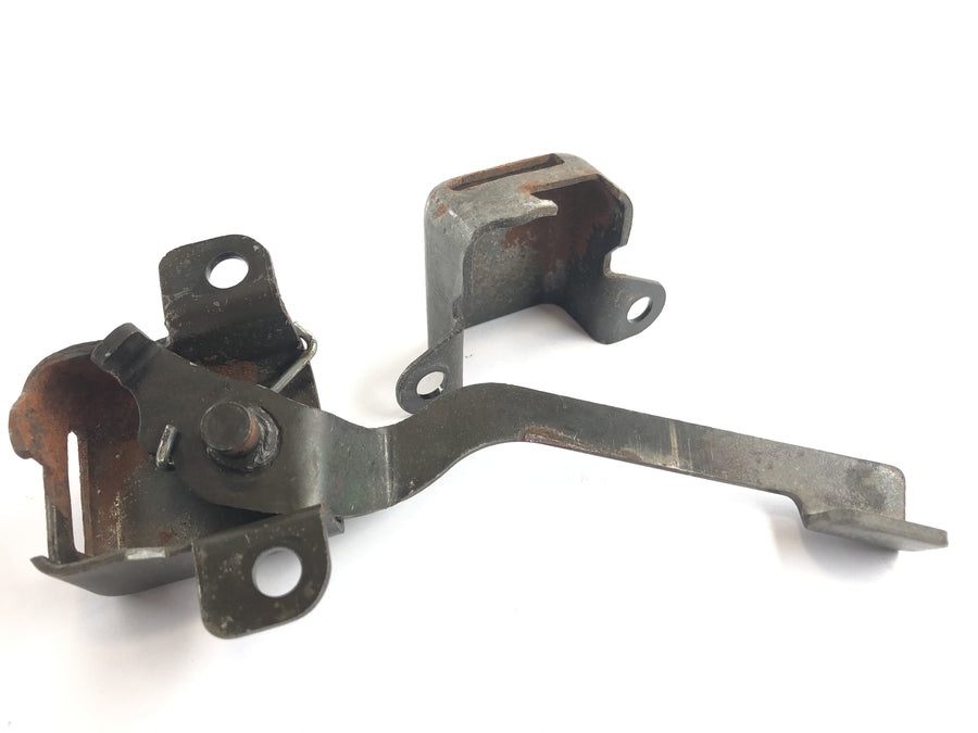 Yamaha XS 400 2A2 [1982] - Seat locking lever