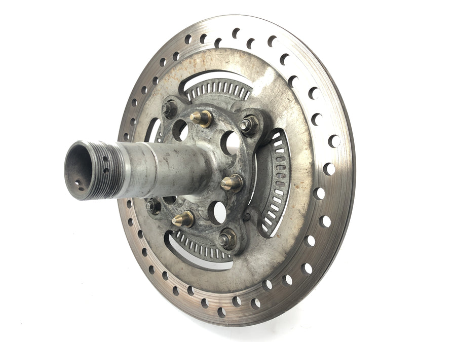 Triumph Sprint ST 1050 [2005] - wheel axle at the back with brake disc
