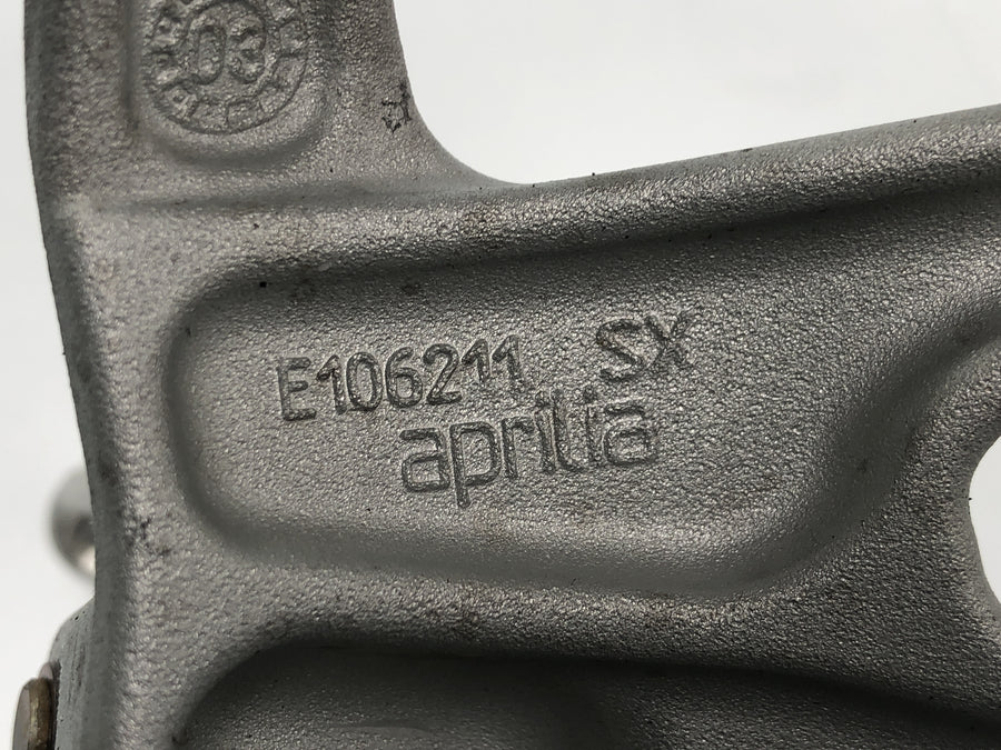 Aprilia RSV 1000 R [2004] - Passenger footrests with rear footrest system holder left and right