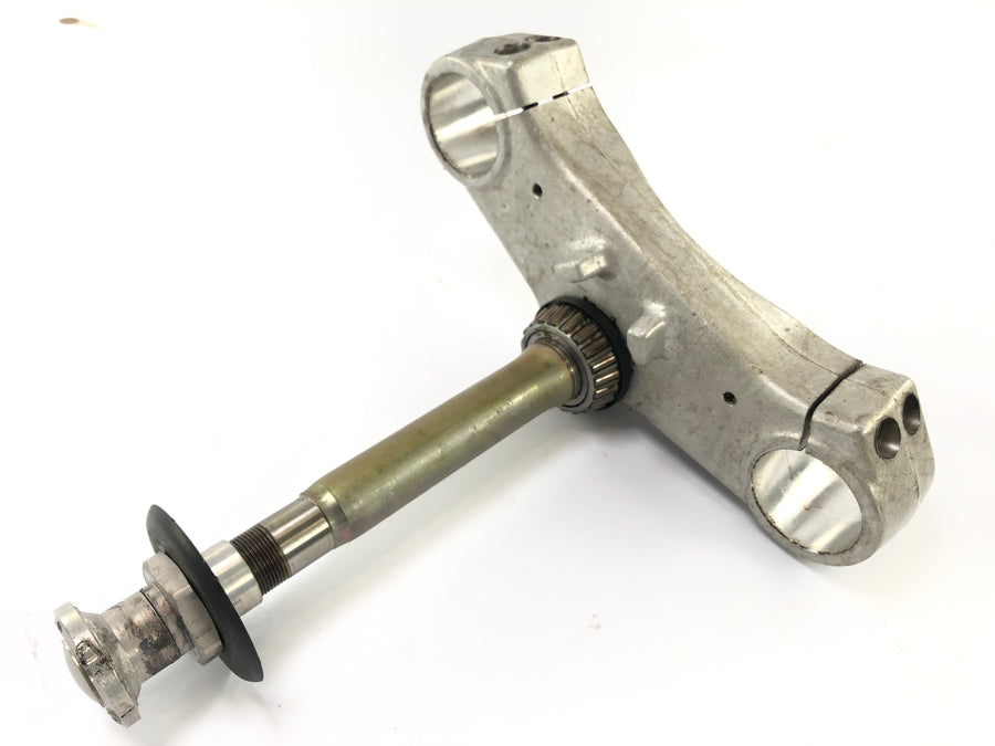 Triumph Daytona 955i T595 [1999] - Lower crankshaft bridge