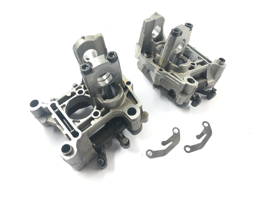 BMW R 1200 GS R12 K25 [2004] - rocker arm bracket pair of camshaft bearing bracket valve train
