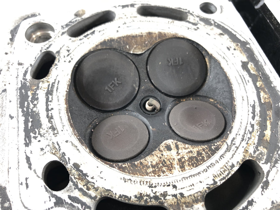 Yamaha V Max 1200 2we [1996] - Cylinder head in front