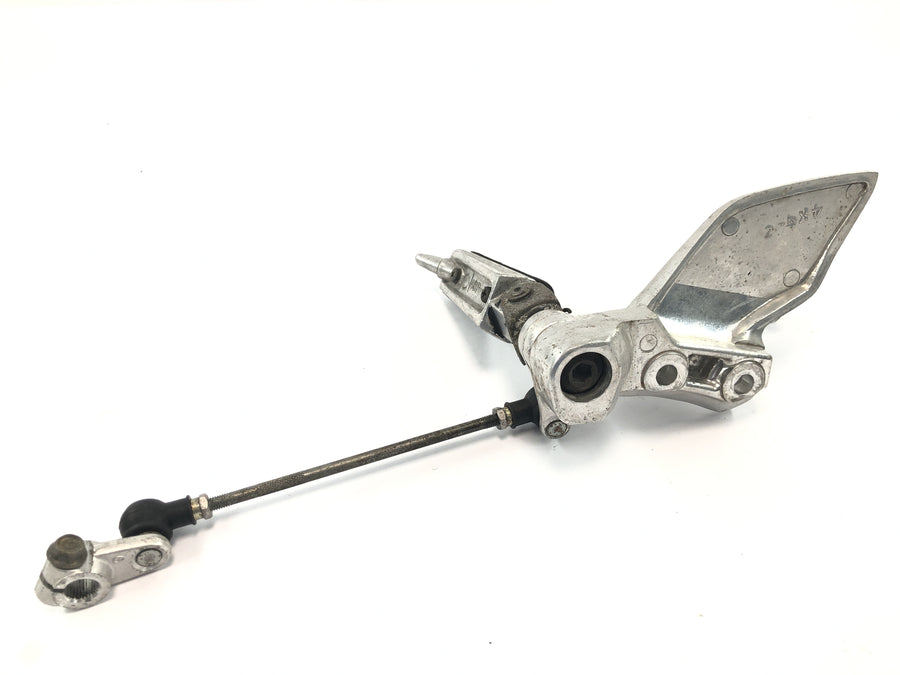 Yamaha XJR 1200 4PU [1996] - Driver's footrest on the left with shift pedal and linkage