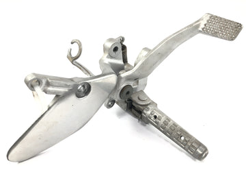 Yamaha YZF 750 R 4HN [1995] - Driver's footrest system on the right with brake pedal