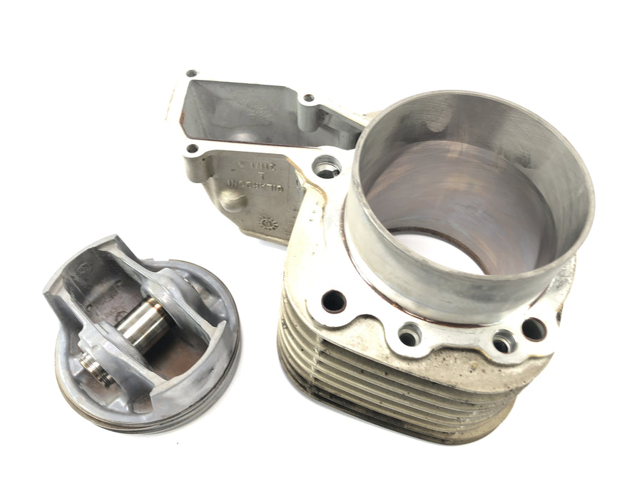 BMW R 1100 RT 259 [1997] - cylinder with pistons on the left