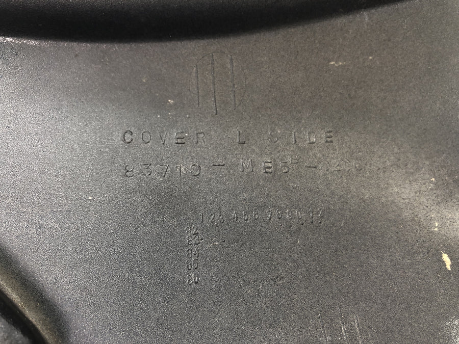 Honda CBX 650 E RC13 [1983] - Side cladding on the left side cover cover cover cover