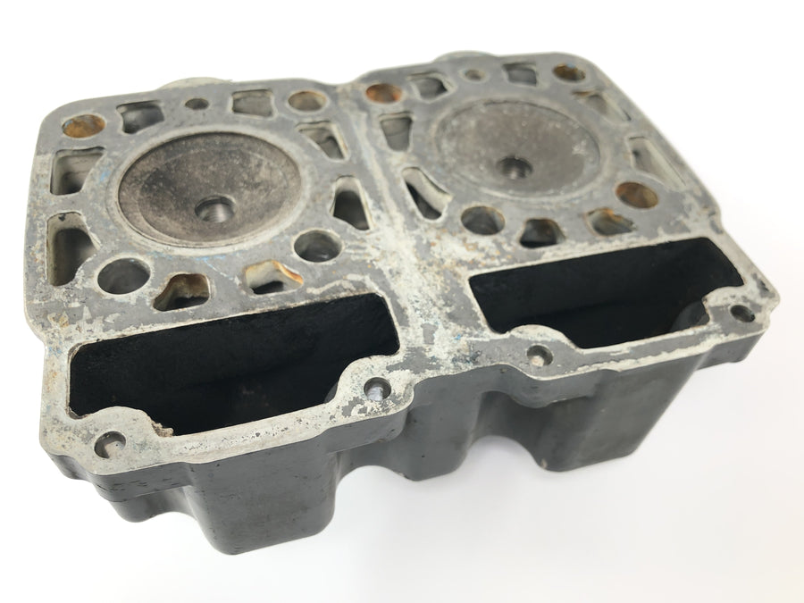 Suzuki RG 250 Gamma GJ21D [1987] - Cylinder head cylinder head cover with water connection