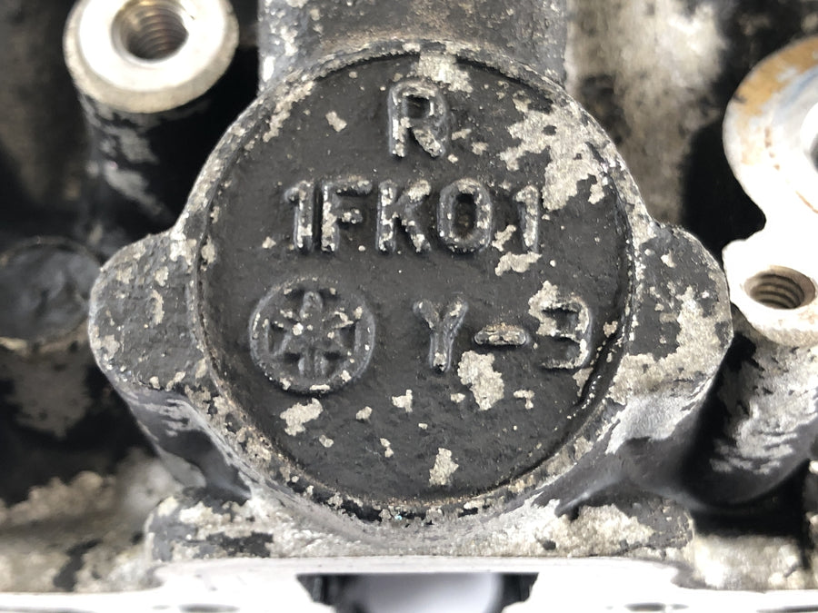 Yamaha V Max 1200 2we [1996] - cylinder head at the back