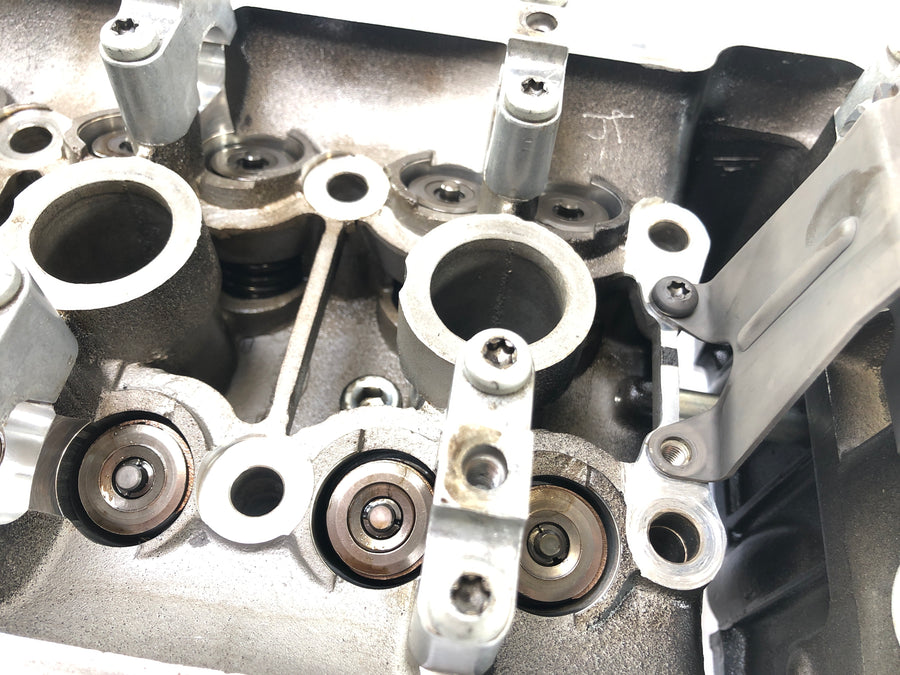 Triumph Daytona 955i T595 [1999] - Cylinder head