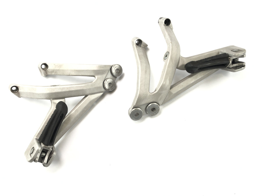 KTM 690 SM Prestige [2007] - Pedia's footrest footrest brackets on the left and right