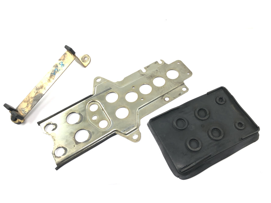 Moto Guzzi California 1100 EV KD [1998] - Battery holder battery retaining plate