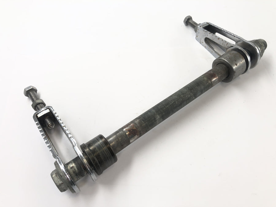 Honda XBR 500 PC15 [1989] - rear axle with chain tensioner