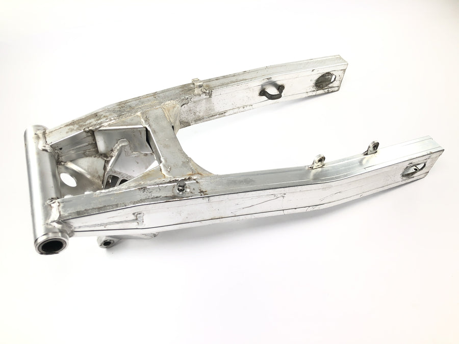 Suzuki GSX R 1100 GU74C [1987] - Swingarm rear wheel swing arm aluminum swing arm