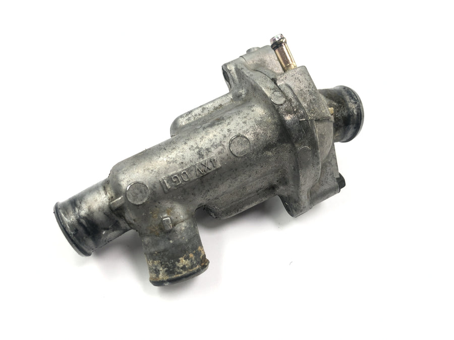 Yamaha YZF R1 RN04 [2001] - Thermostat housing coolant distributor coolant housing