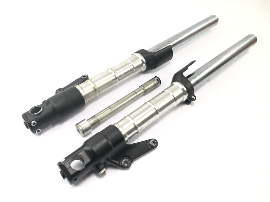 Triumph Speed ​​Triple T509 [1998] - Telescopic fork with axle