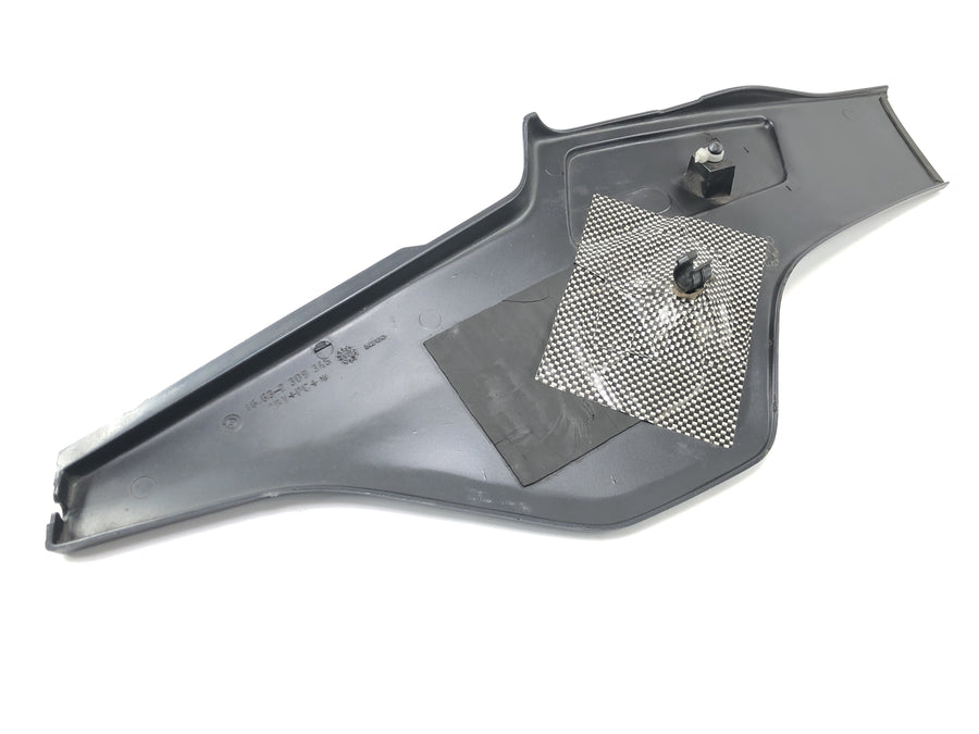 BMW K 1100 LT 100 [1994] - Side cladding cover slightly torn part of the cladding part on the right
