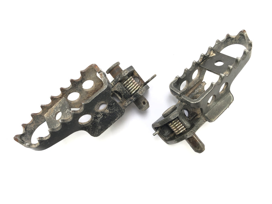 Yamaha DT 125 DE06 [2005] - Rider footrests left and right