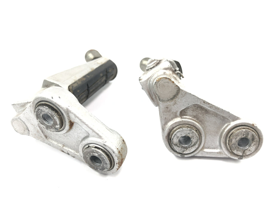 Yamaha GTS 1000 4FV [1997] - Driver footrests left and right