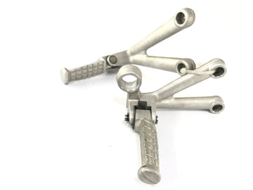Triumph Daytona 955i T595 [1999] - Passenger footrests left and right with holder