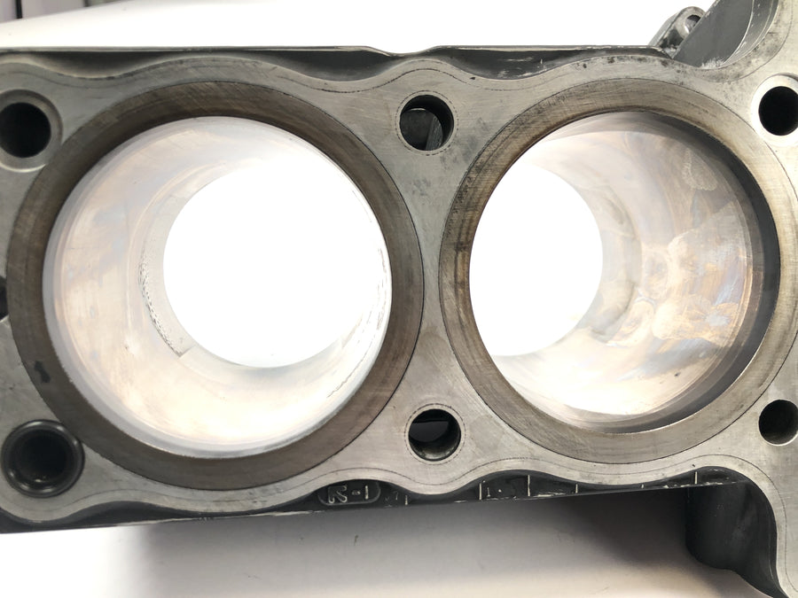 Suzuki GSX R 1100 GU74C [1987] - Cylinder with piston without piston rings