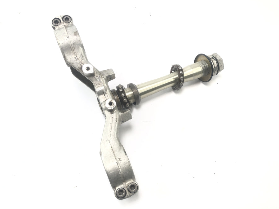 Yamaha YZF R1 RN01 [1998] - fork bridge below