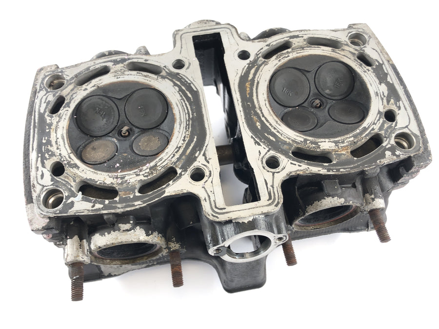 Yamaha V Max 1200 2we [1996] - cylinder head at the back