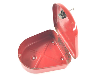 Moto Guzzi V7 Special [1971] - side cover tool compartment lid lockable with key - 0