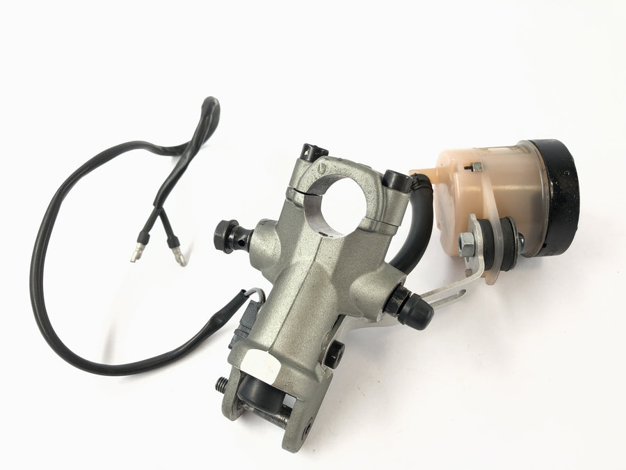 Ducati 1098 S H7 [2009] - brake pump in front