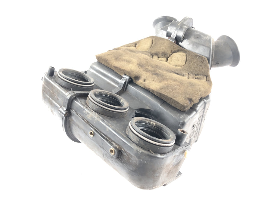 Triumph Speed ​​Triple 955i [1999] - Airbox