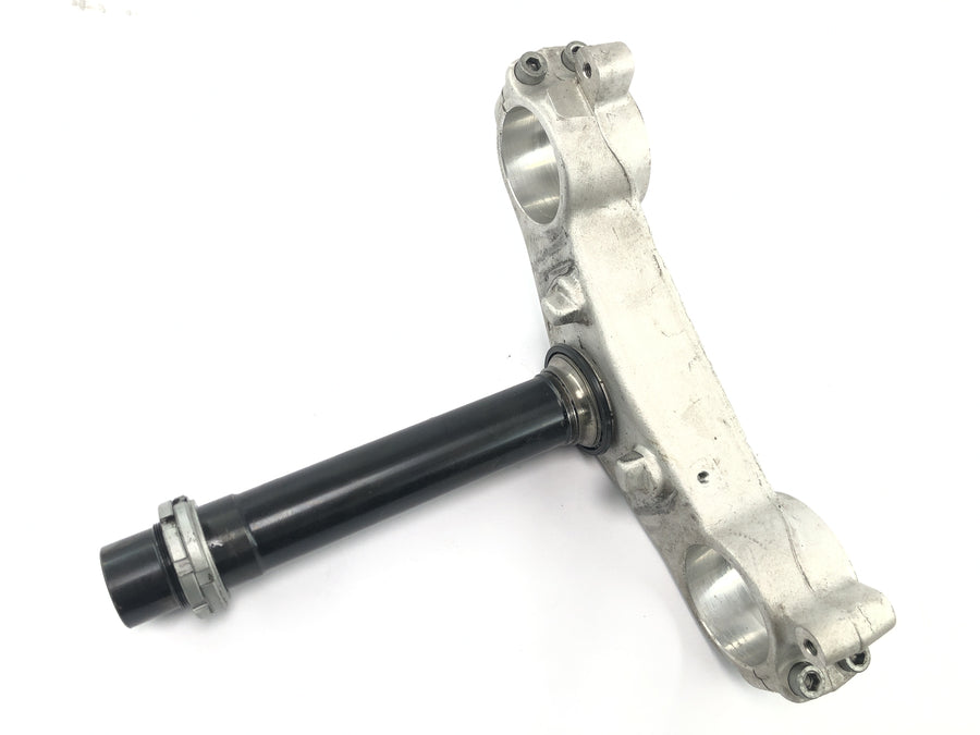 Aprilia RSV 1000 R [2004] - Fork bridge below fork yoke head tube