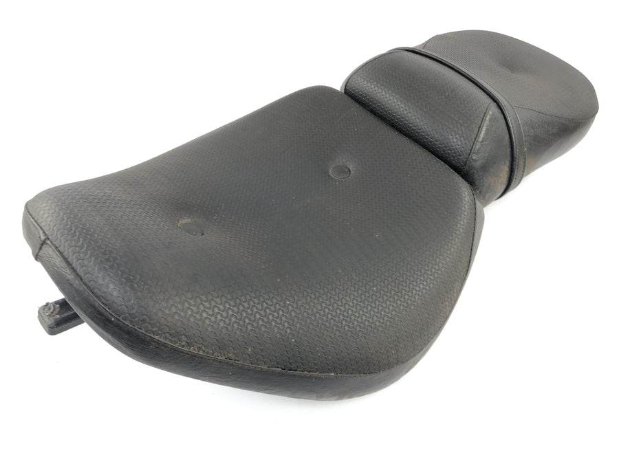 Kawasaki VN 800 Classic [2000] - Seat with signs of wear
